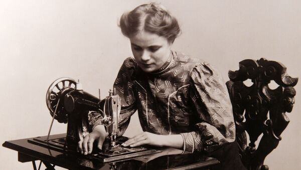 Фотография на выставке Курсистка – имя нарицательное. К 140-летнему юбилею высшего женского образования в России в Санкт-Петербурге Фотография на выставке Курсистка – имя нарицательное. К 140-летнему юбилею высшего женского образования в России в Санкт-Петербурге