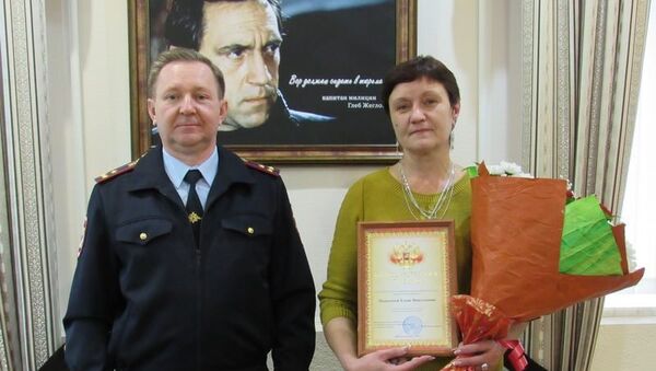 Награждение сотрудницы магазина, оказавшую активное сопротивление вооруженному грабителю в Минеральных Водах Награждение сотрудницы магазина, оказавшую активное сопротивление вооруженному грабителю в Минеральных Водах