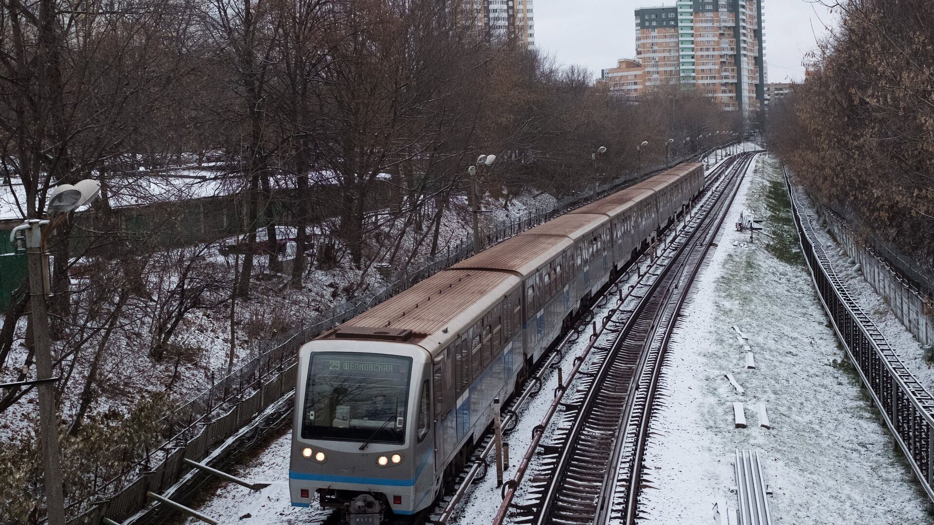 Электропоезд московского метрополитена в районе Кунцево Электропоезд московского метрополитена в районе Кунцево - РИА Новости, 1920, 20.10.2020