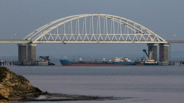 Керченский пролив, соединяющий Черное и Азовское моря, закрыли для прохода гражданских судов в целях безопасности из-за провокации кораблей украинских ВМС Керченский пролив, соединяющий Черное и Азовское моря, закрыли для прохода гражданских судов в целях безопасности из-за провокации кораблей украинских ВМС