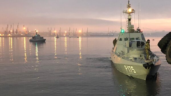 Корабли ВМС Украины, задержанные пограничной службой РФ за нарушение государственной границы России. Архивное фото Корабли ВМС Украины, задержанные пограничной службой РФ за нарушение государственной границы России. Архивное фото