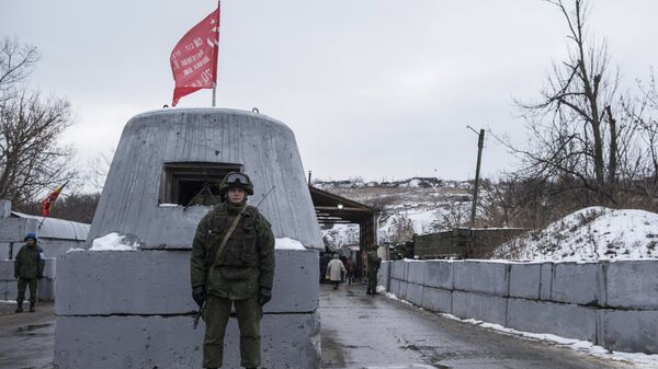 На контрольно-пропускном пункте в районе Станицы Луганской. Архивное фото На контрольно-пропускном пункте в районе Станицы Луганской. Архивное фото