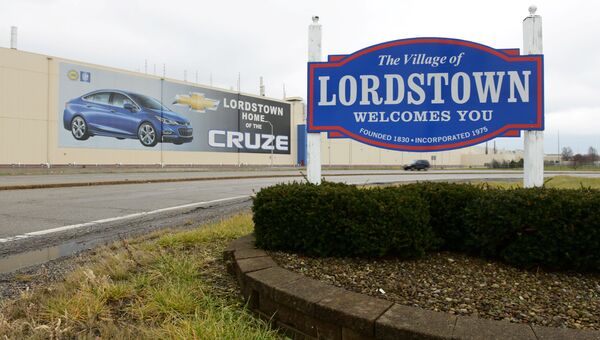 Реклама компании General Motors на въезде в производственный комплекс в Уоррене, штат Огайо. 26 ноября 2018 Реклама компании General Motors на въезде в производственный комплекс в Уоррене, штат Огайо. 26 ноября 2018