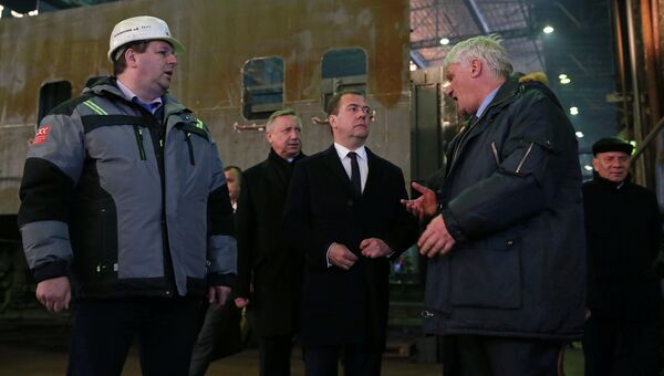 Председатель правительства РФ Дмитрий Медведев во время посещения АО Балтийский завод в Северо-Западном федеральном округе. 28 ноября 2018 Председатель правительства РФ Дмитрий Медведев во время посещения АО Балтийский завод в Северо-Западном федеральном округе. 28 ноября 2018