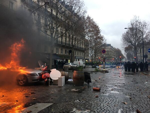Во Франции проходят протесты против повышения цен на бензин. 1 декабря 2018 Во Франции проходят протесты против повышения цен на бензин. 1 декабря 2018