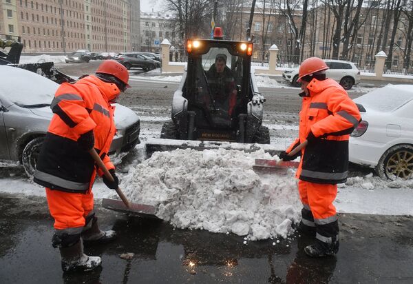 Коммунальные службы Москвы ликвидируют последствия сильного снегопада Коммунальные службы Москвы ликвидируют последствия сильного снегопада