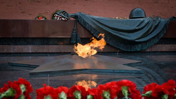 Могила Неизвестного солдата в Александровском саду. Архивное фото Могила Неизвестного солдата в Александровском саду. Архивное фото