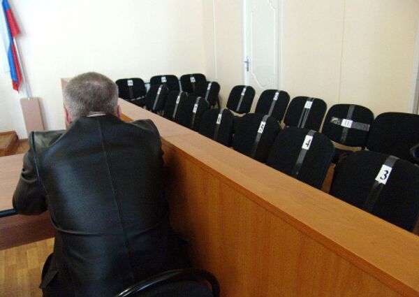 Присяжные заседатели, рассматривавшие в Новгородском облсуде дело новгородки Антонины Федоровой (Мартыновой), которая обвиняется в покушении на двухлетнюю дочь Алису, получили письма от имени мужа подсудимой Кирилла Мартынова Присяжные заседатели, рассматривавшие в Новгородском облсуде дело новгородки Антонины Федоровой (Мартыновой), которая обвиняется в покушении на двухлетнюю дочь Алису, получили письма от имени мужа подсудимой Кирилла Мартынова
