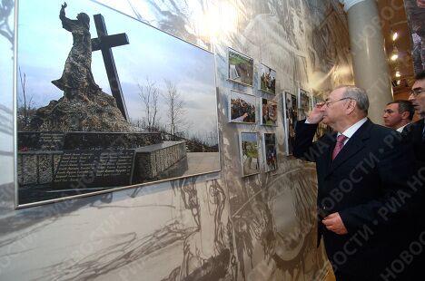 Фотовыставка РИА Новости о войне в Южной Осетии открывается в Москве Фотовыставка РИА Новости о войне в Южной Осетии открывается в Москве