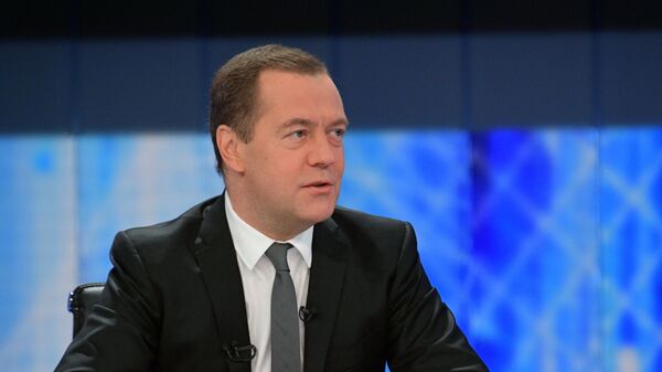 Председатель правительства РФ Дмитрий Медведев во время интервью журналистам пяти российских телеканалов Председатель правительства РФ Дмитрий Медведев во время интервью журналистам пяти российских телеканалов