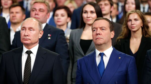 Президент РФ Владимир Путин и председатель правительства РФ Дмитрий Медведев принимают участие в работе XVIII съезда партии Единая Россия. 8 декабря 2018 Президент РФ Владимир Путин и председатель правительства РФ Дмитрий Медведев принимают участие в работе XVIII съезда партии Единая Россия. 8 декабря 2018