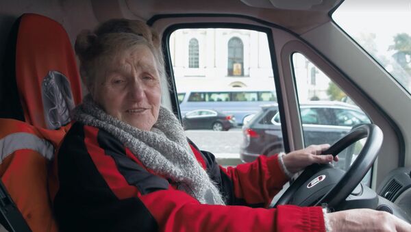 Петербурженка Галина Ивановна Яковлева за рулем Петербурженка Галина Ивановна Яковлева за рулем