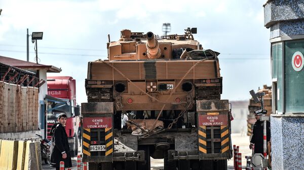 Турецкая военная техника на границе с Сирией Турецкая военная техника на границе с Сирией
