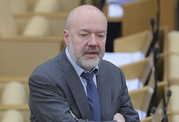 Председатель комитета ГД по государственному строительству и законодательству Павел Крашенинников на пленарном заседании Государственно думы РФ. 18 декабря 2018 Председатель комитета ГД по государственному строительству и законодательству Павел Крашенинников на пленарном заседании Государственно думы РФ. 18 декабря 2018