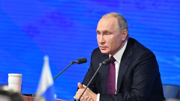 Президент РФ Владимир Путин во время ежегодной большой пресс-конференции Президент РФ Владимир Путин во время ежегодной большой пресс-конференции