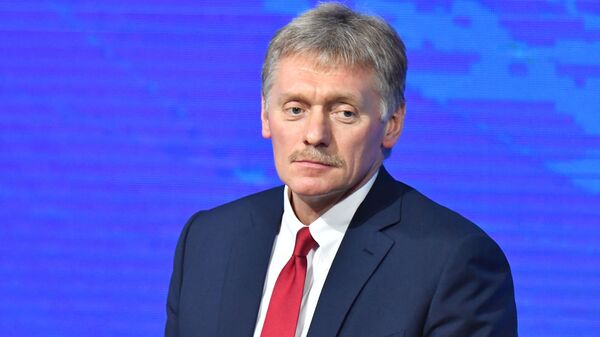 Заместитель руководителя администрации президента – пресс-секретарь президента РФ Дмитрий Песков на большой ежегодной пресс-конференции президента РФ Владимира Путина Заместитель руководителя администрации президента – пресс-секретарь президента РФ Дмитрий Песков на большой ежегодной пресс-конференции президента РФ Владимира Путина