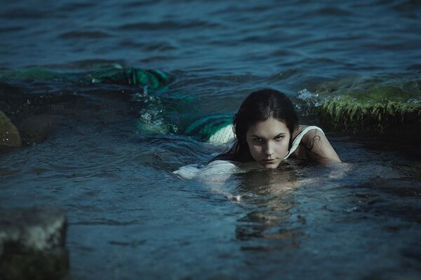 Александра Кузнецова фотографируется на море Александра Кузнецова фотографируется на море