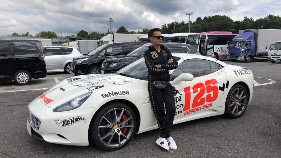 Участие в ралли Gumball 3000, Осака, Япония Участие в ралли Gumball 3000, Осака, Япония