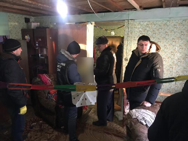 Дом в селе Черемхово Улетовского района, где были обнаружены тела женщины и двух малолетних детей с признаками насильственной смерти Дом в селе Черемхово Улетовского района, где были обнаружены тела женщины и двух малолетних детей с признаками насильственной смерти