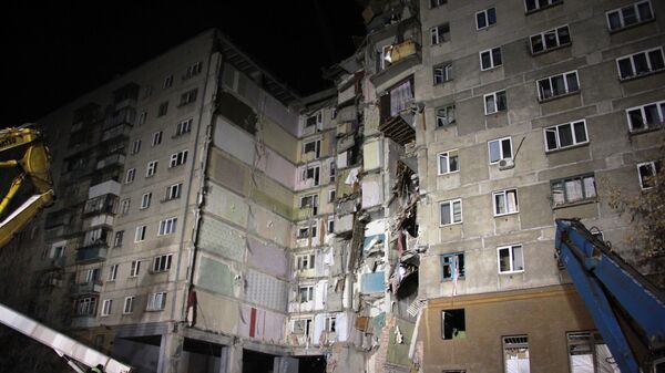 На месте обрушения одного из подъездов жилого дома в Магнитогорске. 3 января 2019 На месте обрушения одного из подъездов жилого дома в Магнитогорске. 3 января 2019