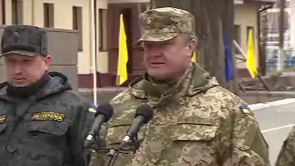 Скриншот видео выступления президента Украины Петра Порошенко на выставке новейшего оружия в Новых Петровцах. 4 апреля 2015 Скриншот видео выступления президента Украины Петра Порошенко на выставке новейшего оружия в Новых Петровцах. 4 апреля 2015