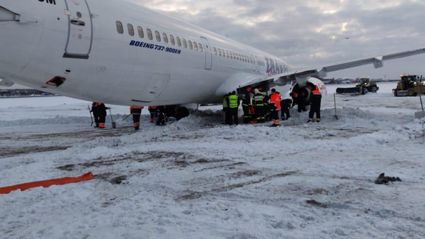 В Шереметьево самолет выкатился за пределы ВПП. 13.01.2019 В Шереметьево самолет выкатился за пределы ВПП. 13.01.2019