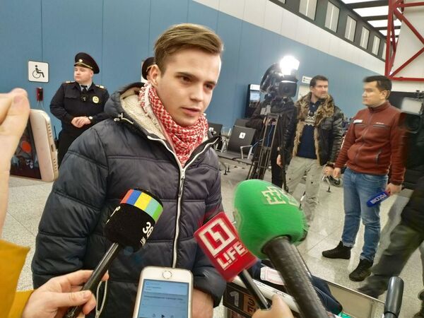 Пассажиры рейса Сургут-Москва в Шереметьево Пассажиры рейса Сургут-Москва в Шереметьево