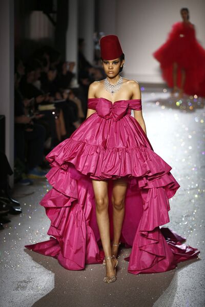 Показ коллекции Giambattista Valli на Неделе моды Haute Couture в Париже Показ коллекции Giambattista Valli на Неделе моды Haute Couture в Париже