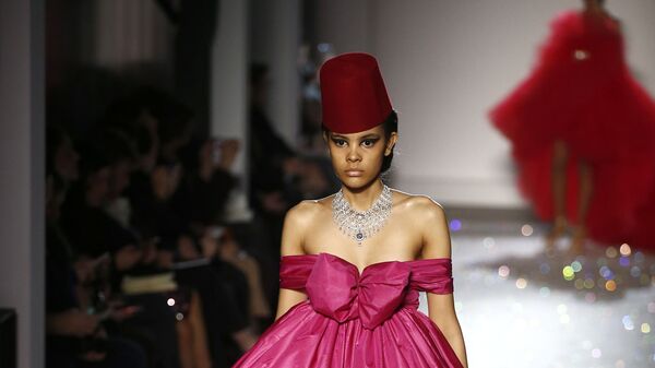Показ коллекции Giambattista Valli на Неделе моды Haute Couture в Париже Показ коллекции Giambattista Valli на Неделе моды Haute Couture в Париже
