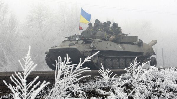Колонна украинских военнослужащих на трассе между Артемовском и Дебальцево Колонна украинских военнослужащих на трассе между Артемовском и Дебальцево