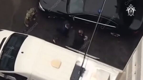 Сенатора Арашукова привезли на допрос. Видео СК РФ Сенатора Арашукова привезли на допрос. Видео СК РФ