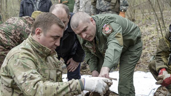 Губернатор Тульской области Алексей Дюмин с участниками поисковой экспедиции Губернатор Тульской области Алексей Дюмин с участниками поисковой экспедиции