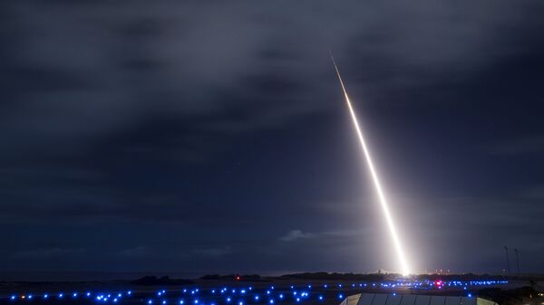 Запуск баллистической ракеты-мишени на полигоне в Кауаи (Гавайи, США)