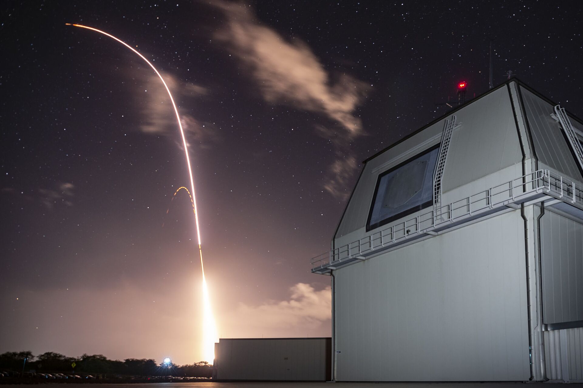 Запуск американской ракеты SM 3 Block IIA с комплекса Иджис Эшор на Гавайях Запуск американской ракеты SM 3 Block IIA с комплекса Иджис Эшор на Гавайях - РИА Новости, 1920, 24.11.2020
