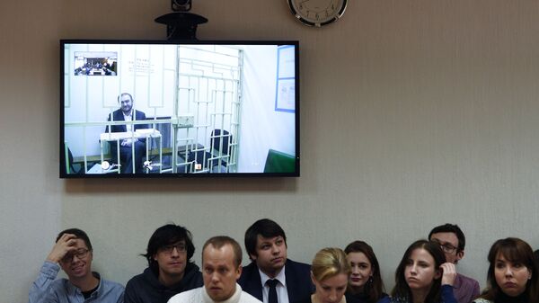 Онлайн-трансляция в Московском городском суде, где идет заседание по рассмотрению жалобы на арест сенатор Рауфа Арашукова Онлайн-трансляция в Московском городском суде, где идет заседание по рассмотрению жалобы на арест сенатор Рауфа Арашукова
