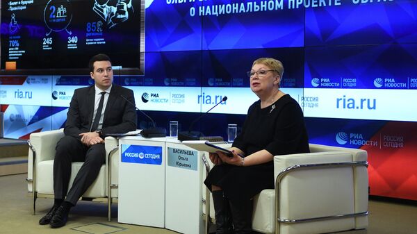 Министр просвещения РФ Ольга Васильева во время круглого стола с родительским сообществом о национальном проекте Образование в ММПЦ МИА Россия сегодня в Москве. 11 февраля 2019 Министр просвещения РФ Ольга Васильева во время круглого стола с родительским сообществом о национальном проекте Образование в ММПЦ МИА Россия сегодня в Москве. 11 февраля 2019