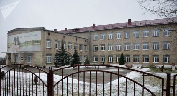 Здание школы в Столбцах, где произошло нападение Здание школы в Столбцах, где произошло нападение