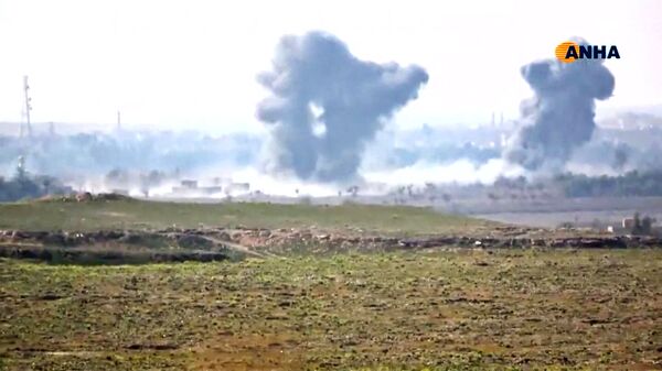 Дым над деревней Багуз в сирийской провинции Дейр-эль-Зор Дым над деревней Багуз в сирийской провинции Дейр-эль-Зор