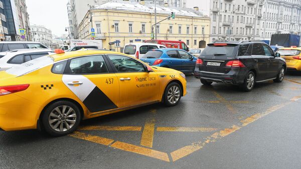 Автомобили на вафельной разметке в Москве Автомобили на вафельной разметке в Москве