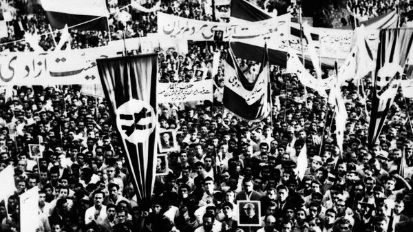 Митинг сторонников Мосаддыка. 16 августа 1953 Митинг сторонников Мосаддыка. 16 августа 1953
