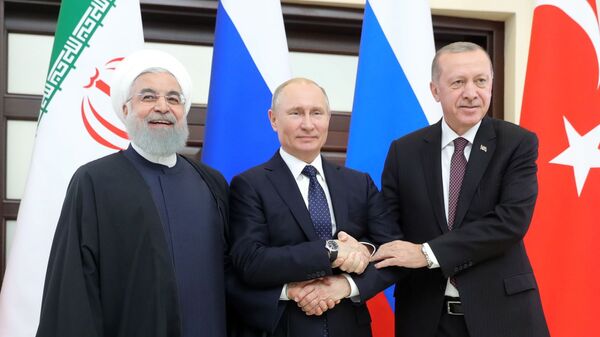 Президент РФ Владимир Путин, президент Турецкой Республики Реджеп Тайип Эрдоган и президент Исламской Республики Иран Хасан Рухани Президент РФ Владимир Путин, президент Турецкой Республики Реджеп Тайип Эрдоган и президент Исламской Республики Иран Хасан Рухани
