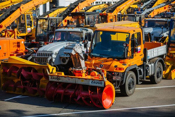 Спецтехника на улицах Москвы Спецтехника на улицах Москвы