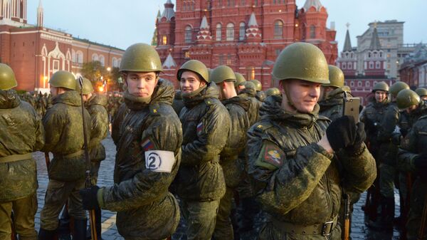 Военнослужащие на Красной площади в Москве Военнослужащие на Красной площади в Москве