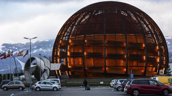 Глобус - символ Европейского совета по ядерным исследованиям ЦЕРН (CERN) в Женеве Глобус - символ Европейского совета по ядерным исследованиям ЦЕРН (CERN) в Женеве
