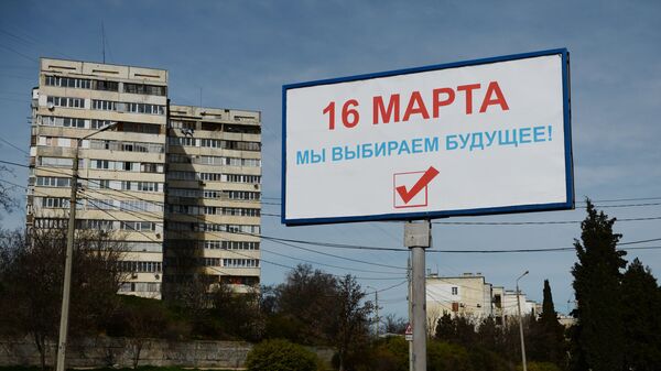 Наглядная агитация за неделю до референдума на улицах Севастополя Наглядная агитация за неделю до референдума на улицах Севастополя