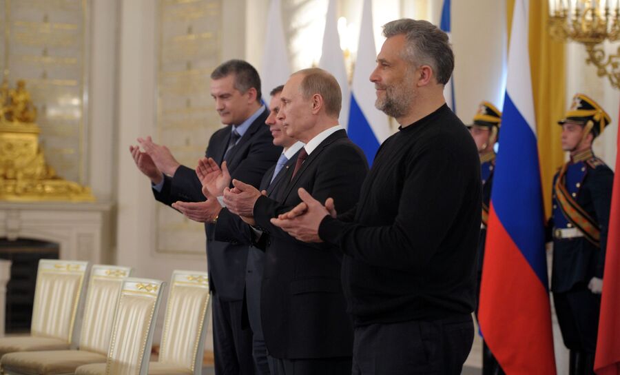 Подписание Договора между РФ и Республикой Крым о принятии в РФ Республики Крым и образовании в составе РФ новых субъектов Подписание Договора между РФ и Республикой Крым о принятии в РФ Республики Крым и образовании в составе РФ новых субъектов