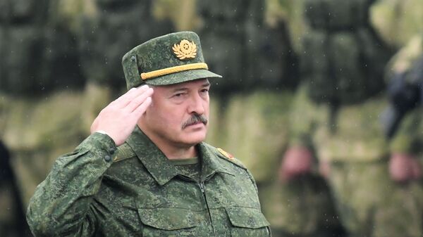 Лукашенко призвал в защите страны не рассчитывать на Россию и НАТО