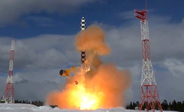 Запуск тяжелой межконтинентальной баллистической ракеты Сармат с космодрома Плесецк в Архангельской области Запуск тяжелой межконтинентальной баллистической ракеты Сармат с космодрома Плесецк в Архангельской области