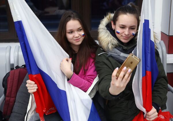 Болельщицы на Белорусском вокзале в Москве перед отправкой студенческой сборной России на зимнюю универсиаду 2019 Болельщицы на Белорусском вокзале в Москве перед отправкой студенческой сборной России на зимнюю универсиаду 2019