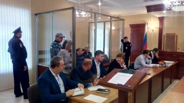 Константин Попов с сыном Юрием на суде Константин Попов с сыном Юрием на суде